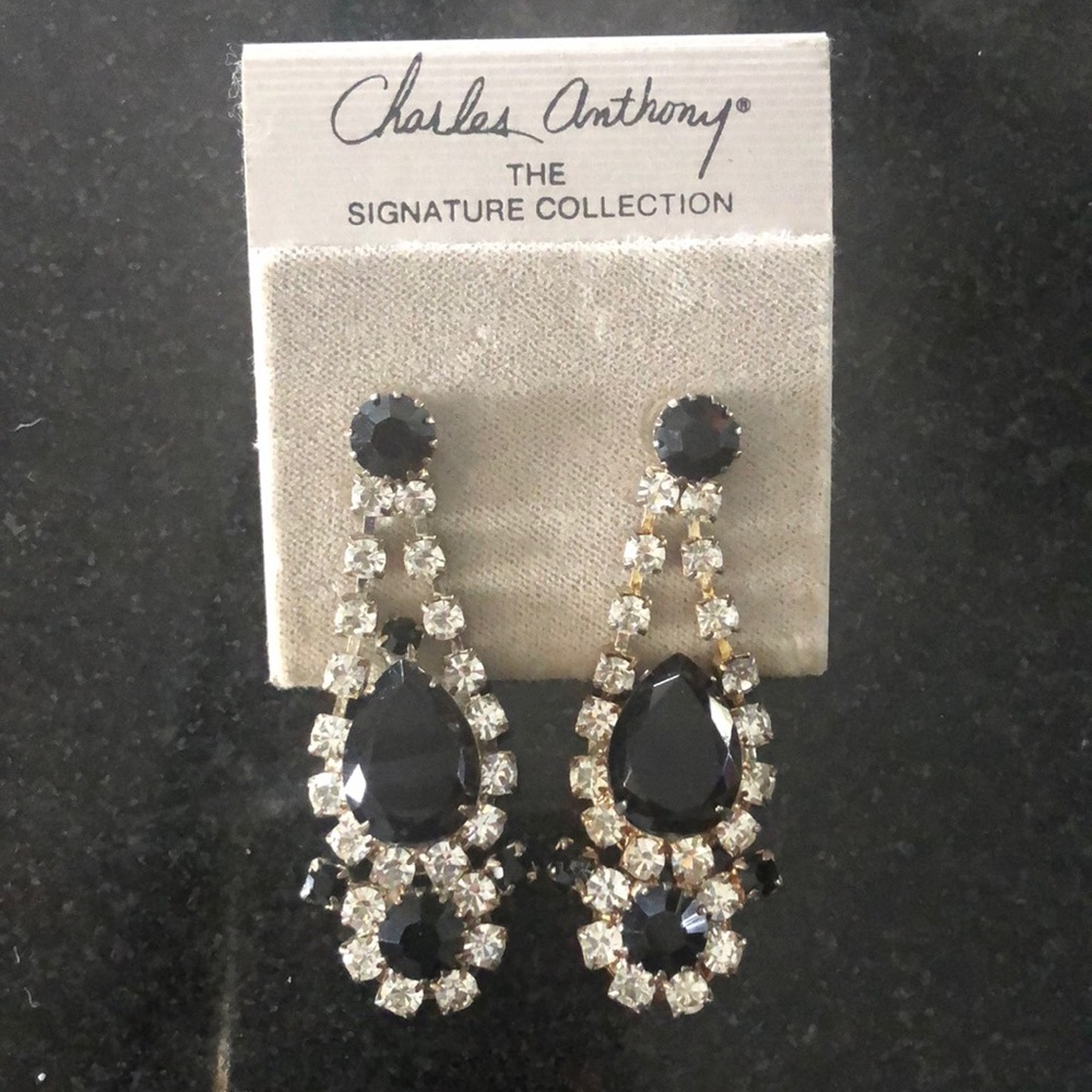 Black teardrop rhinestone pierced earrings